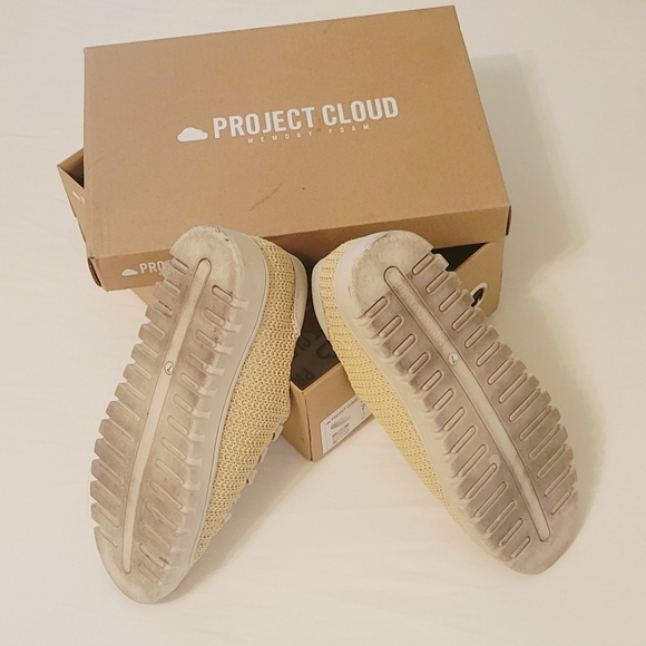 Project Cloud Paisley A Women's Foam Sneaker Vegan Leather Size 7 EUC with Box - Picture 13 of 13